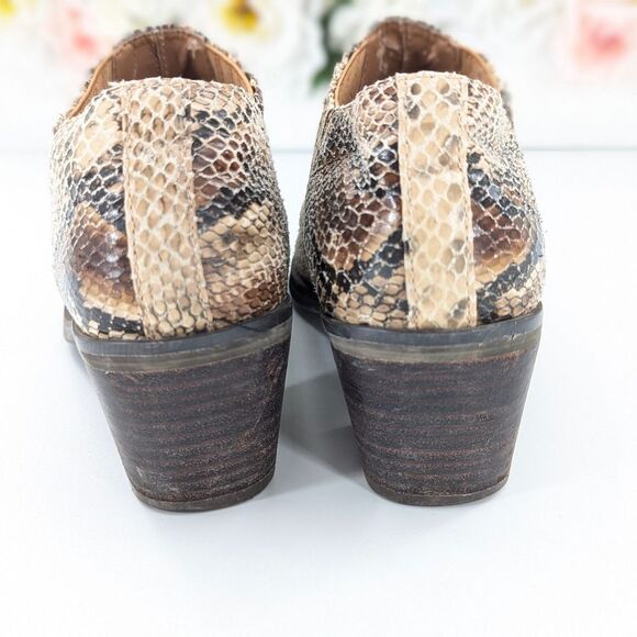 Very Volatile Los Angeles Snake Skin Pattern 2” Heel Ankle Booties Size 6.5 - Picture 3 of 9